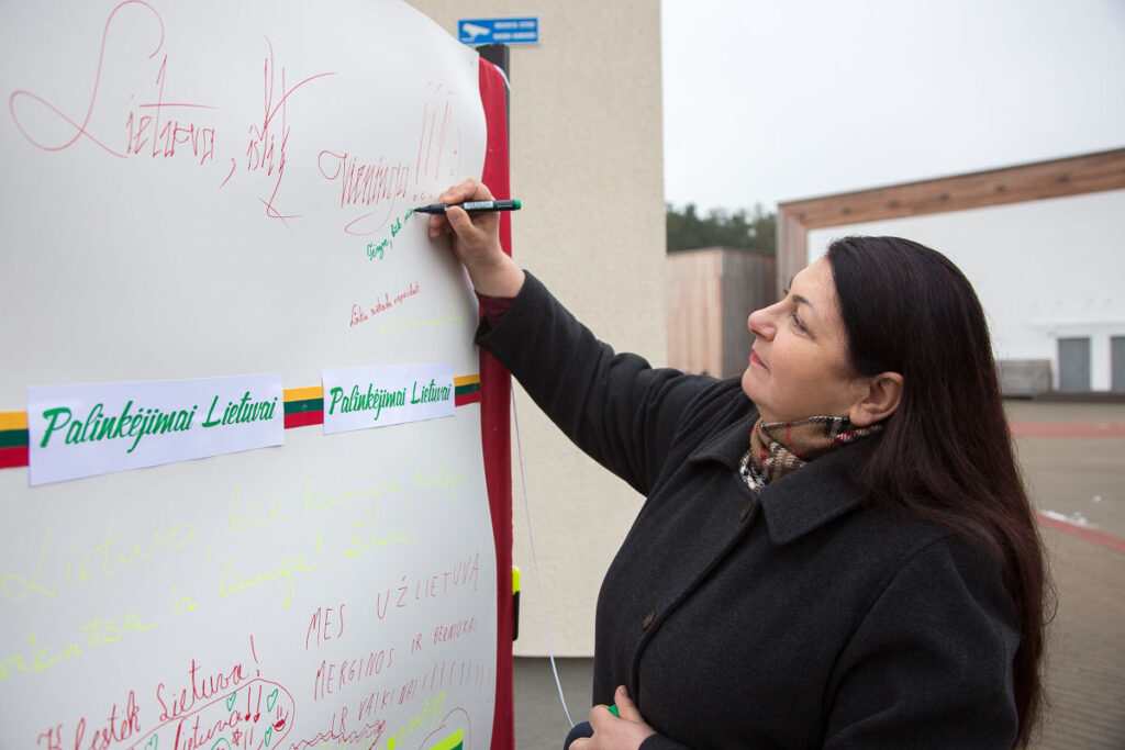 Vaikystėje duotas pažadas kalbėti tarmiškai virto poezijos knygomis (Aukštaitiškas formatas Nr. 103)
