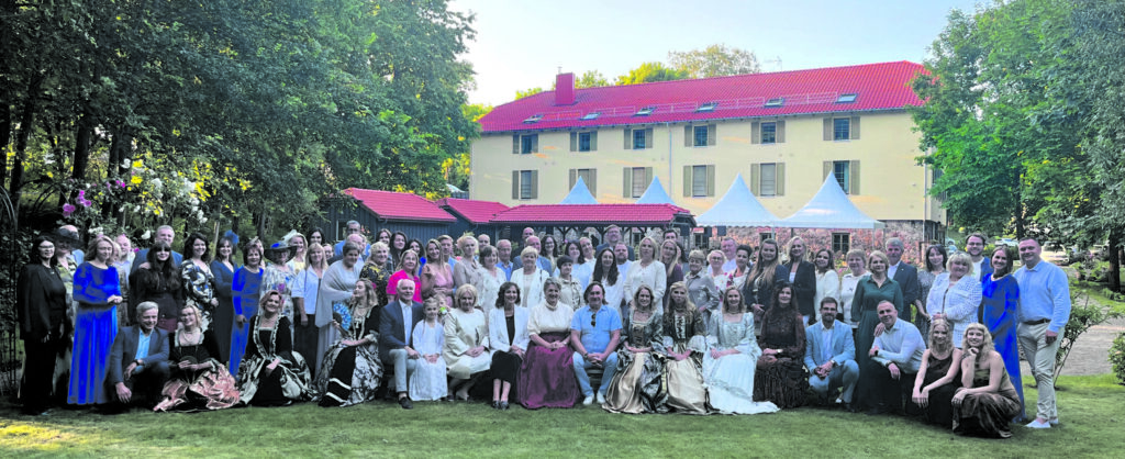 Vėžaičių dvarvietės rožyne – Volmerio vakarienės bendrystė