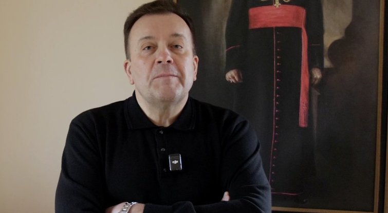 Lietuvių kalba: nuo slaptų maldaknygių iki bažnyčių altorių