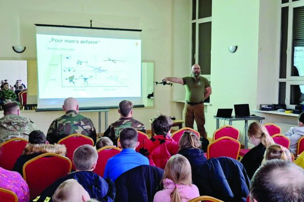 Šauliai mokė valdyti dronus ir teikti pirmąją pagalbą