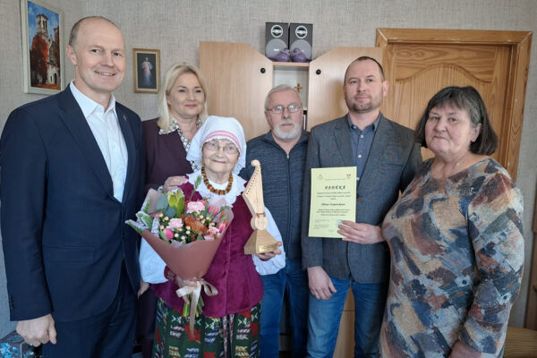 Pagerbta ilgametė folkloro kolektyvų vadovė