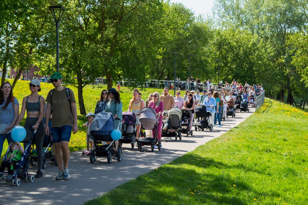 Stipresnės kartu: Kartais pirmas žingsnis į lengvesnę savijautą būna labai paprastas – išeiti iš namų ir sutikti kitą mamą