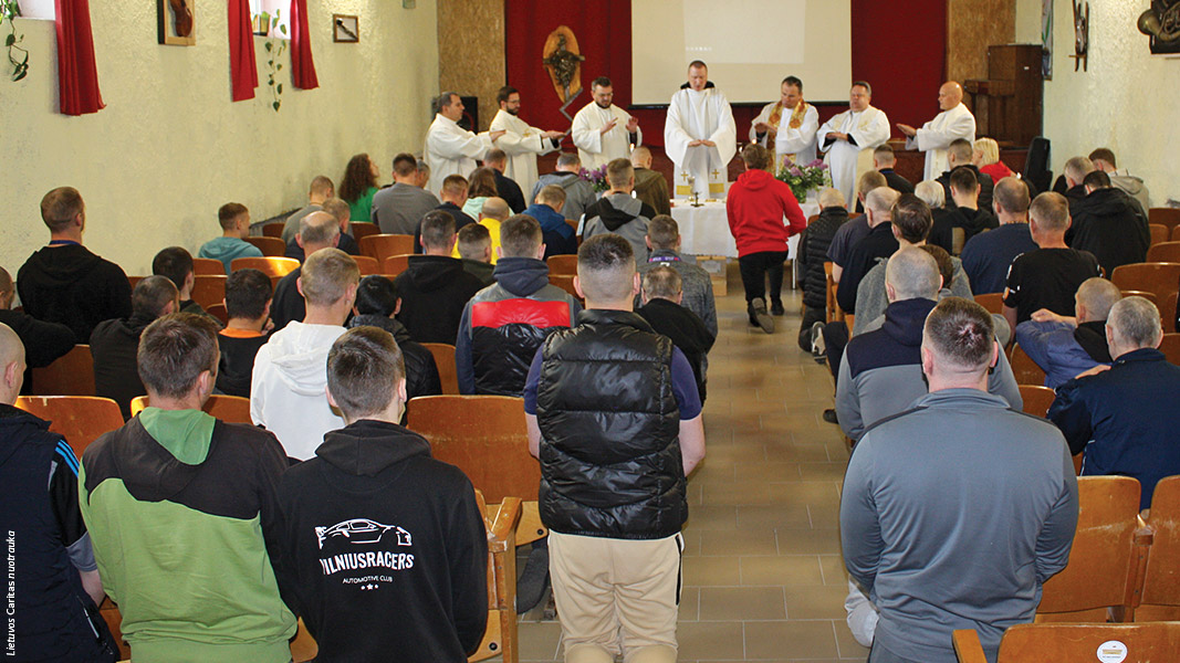 Ten, kur pasaulis nurašo, Dangus atveria savo vartus