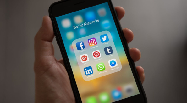 „Būti kartu“. Patiktukų vergai. Ar gelbėti jaunimą nuo socialinių tinklų?