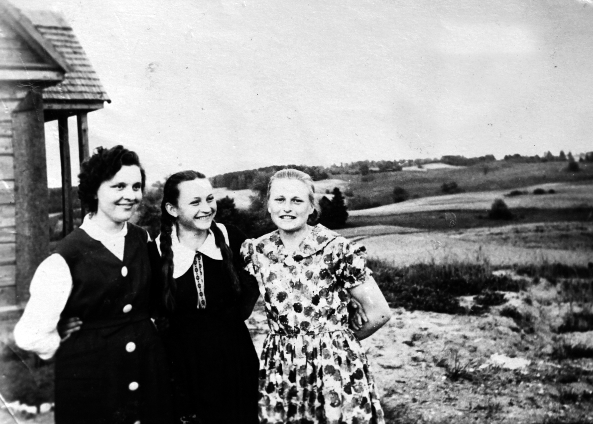 Kaimo klojimo vaidinimai, raita zootechnikė, slaptasis agentas Vikrius ir svečiai, nuo kurių reikėdavo viską slėpti