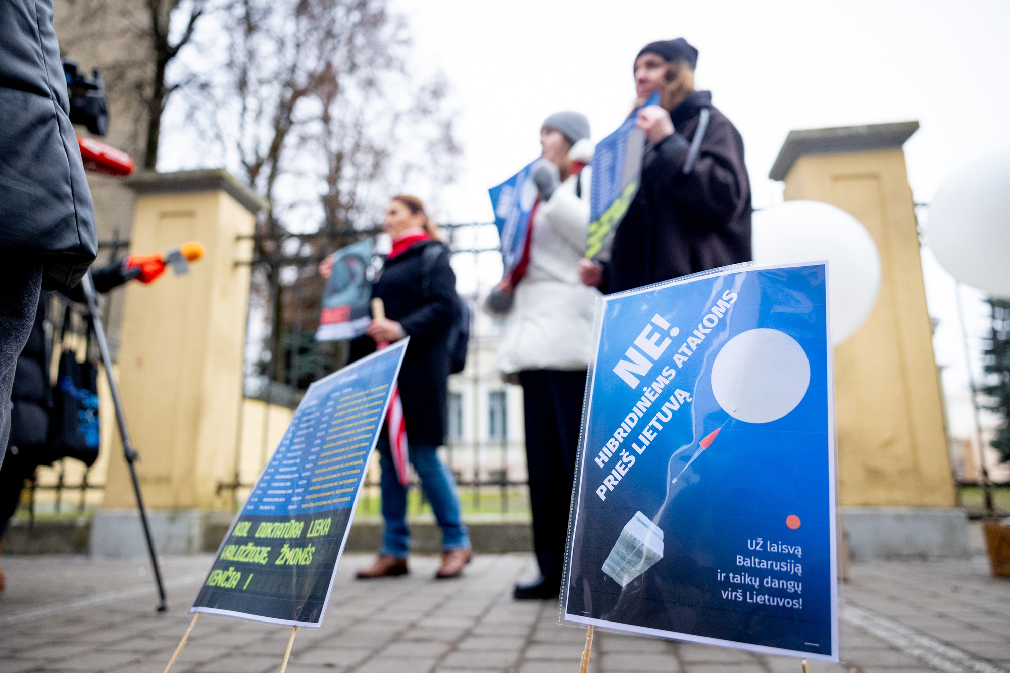 Priešų melagienos: atsikirsti ar ignoruoti