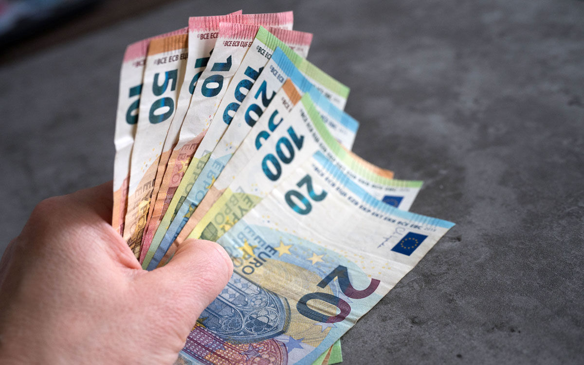 „Vergų algos ar socialinių tinklų mitas?“: kiek tiesos kalbose, kad lietuviai uždirba mažiausiai Europoje