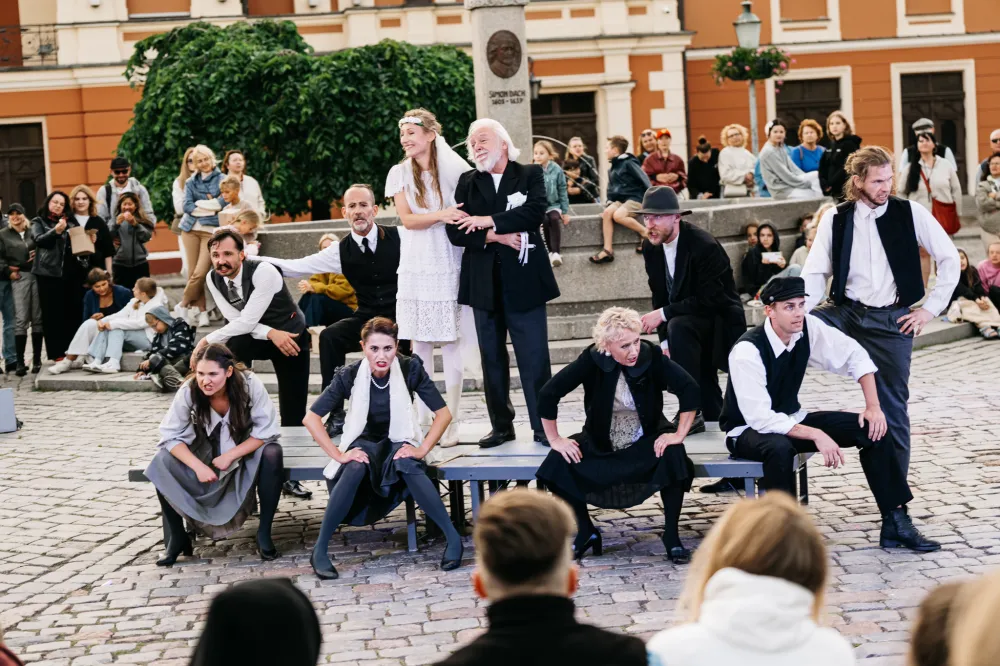 „Šermukšnis“: gatvės teatro nuotykiai
