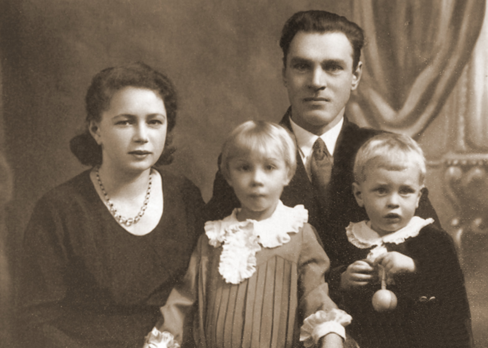 Gydytojai Grigeliai – gydę ir mylėję širdimi. Gyd. Antano Grigelio 125-osioms gimimo metinėms