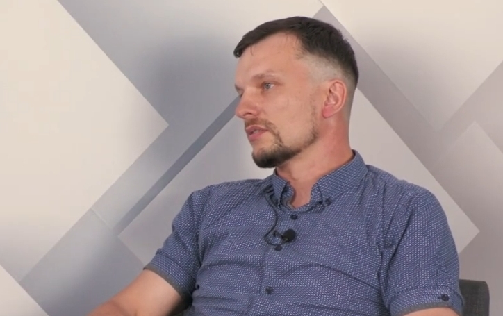 Dainius Šilingas: „Prašome, kad jaunimas nepjaustytų peiliais minkštasuolių, tačiau jie neklauso“