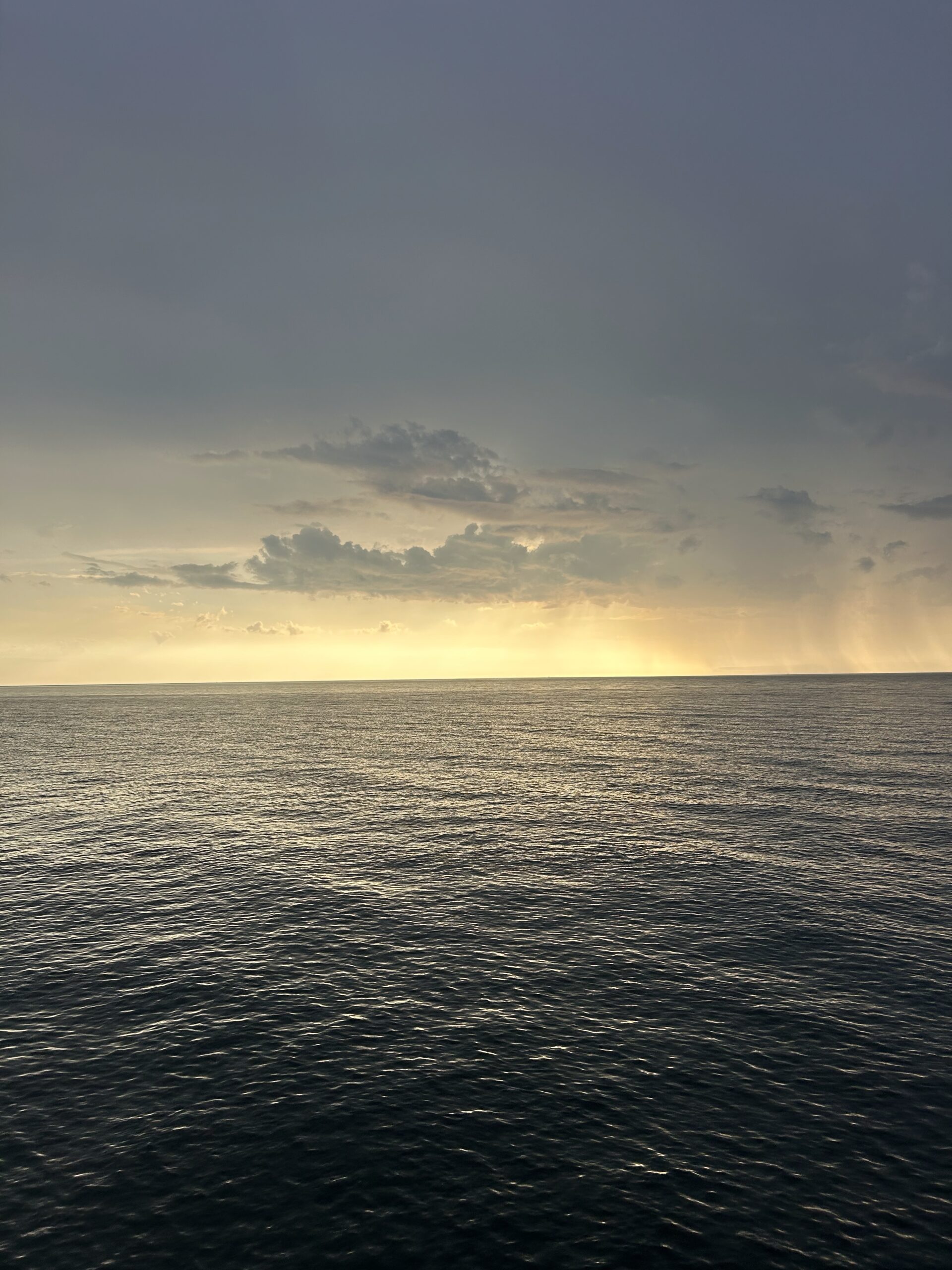 Pasimatymai su jūra arba vaikystės svajonės istorija