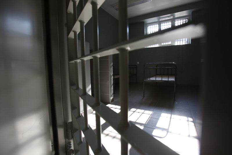 Pasiklydę ir „atsėdėję“: kaip rasti kelią atgal į žmogiškumą?