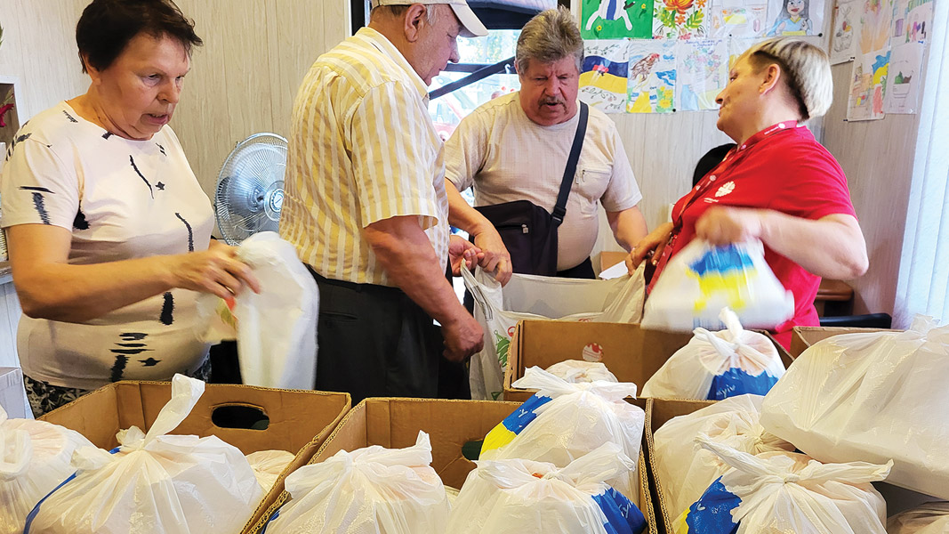 Nesiliaujant karui Ukrainoje ašaros ir dėkingumas Carito pagalbos vietose