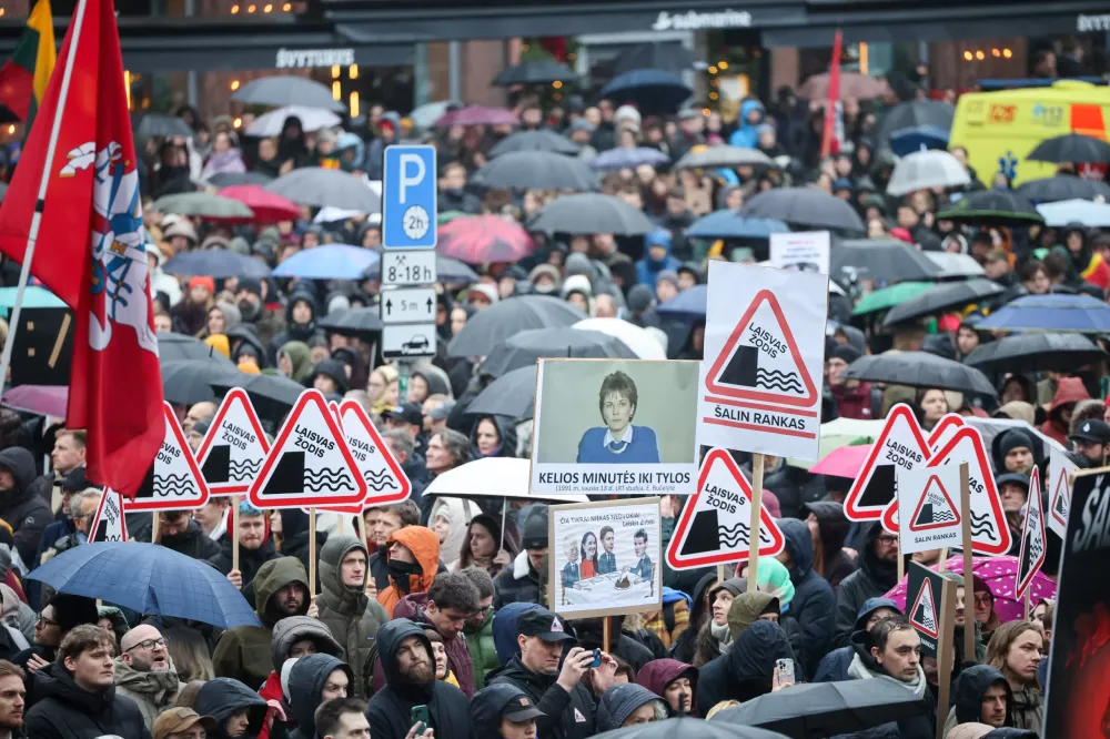 Vilniuje tūkstančiai žmonių protestavo prieš grėsmę žiniasklaidai: „Čia atėjo Lietuvos ateitis“