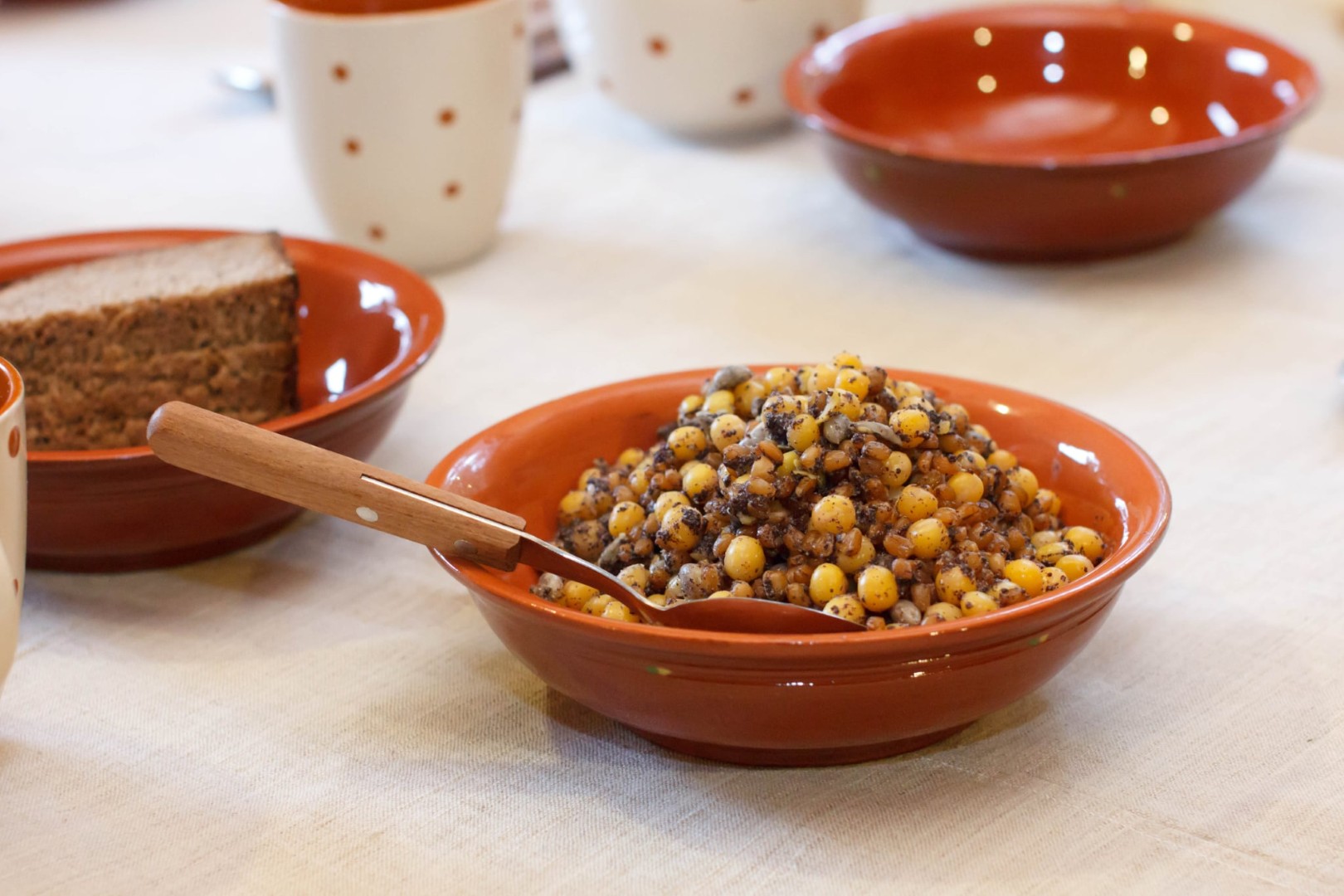 Prie stalo – pagarba maistui ir žmogui