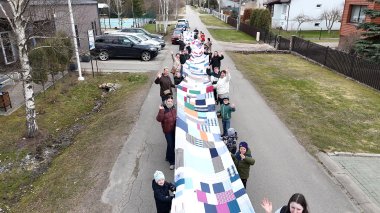 Pasiliko nesuplėšytus tik vienus marškinius