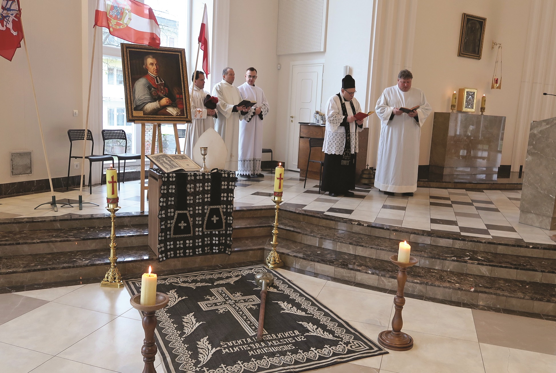 Alvito bažnyčiai padovanojo vyskupo portreto kopiją