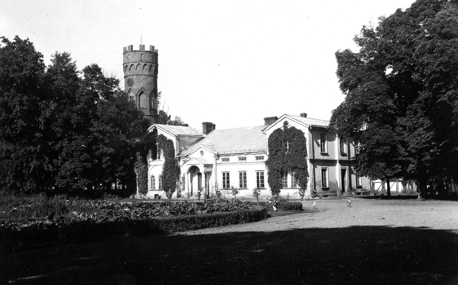 Paežerių dvaro bokštą puošė laikrodis