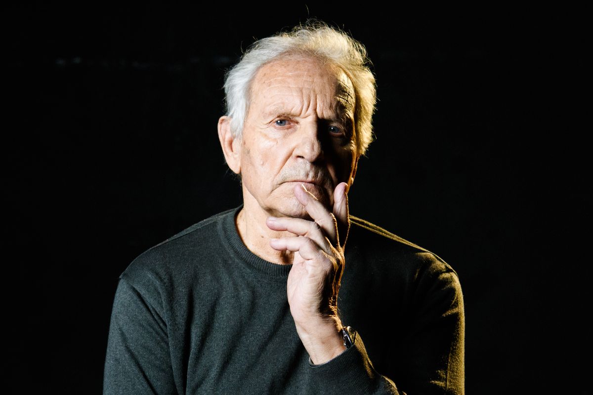 Teatro legendai svetimas išpuikimas ir pinigų vaikymasis