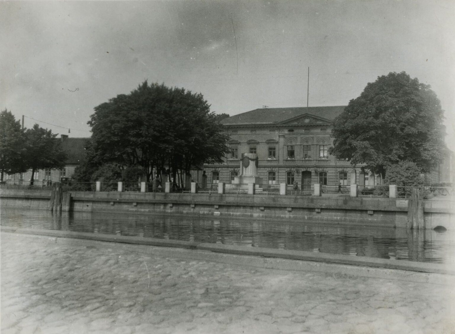 Grasinimai Klaipėdos valdžiai: „Norima maudytis kraujuose?“