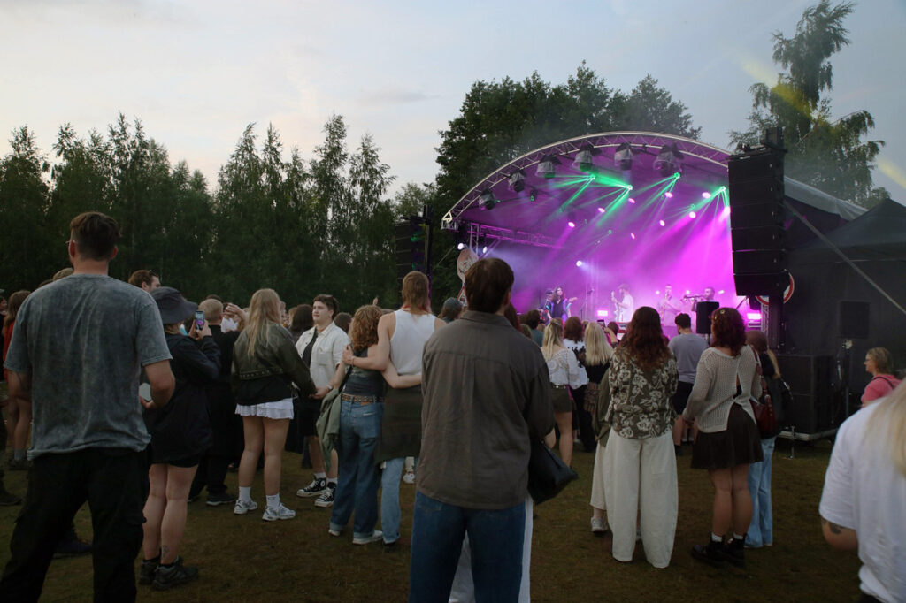 Atstumą mažino tūkstančiai dalyvių