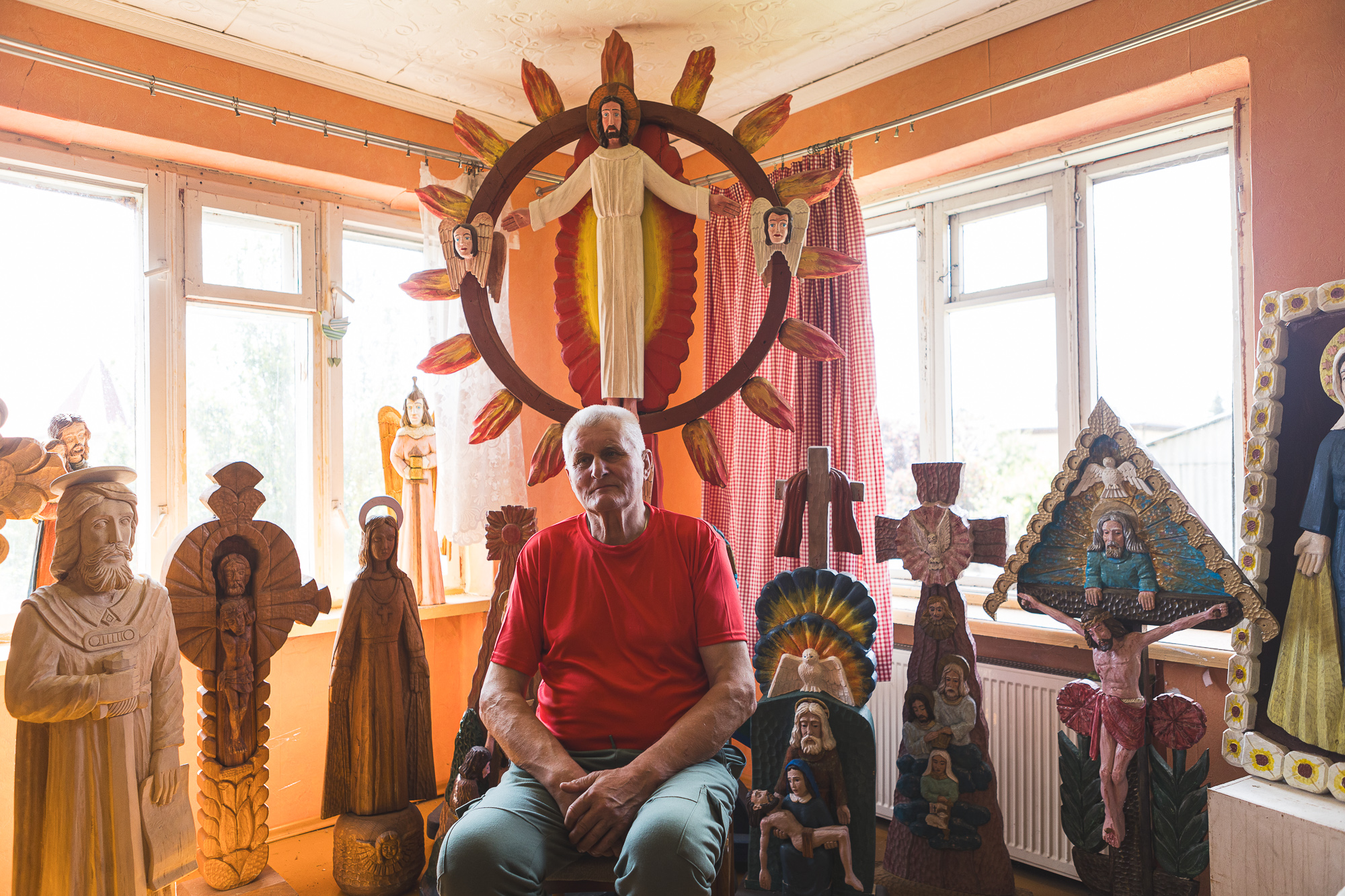 Mažiausią Rūpintojėlį išdrožęs K. Martinaitis: žmonės atitolo nuo Dievo