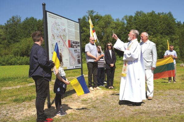 Tremties kančią primins informacinis stendas