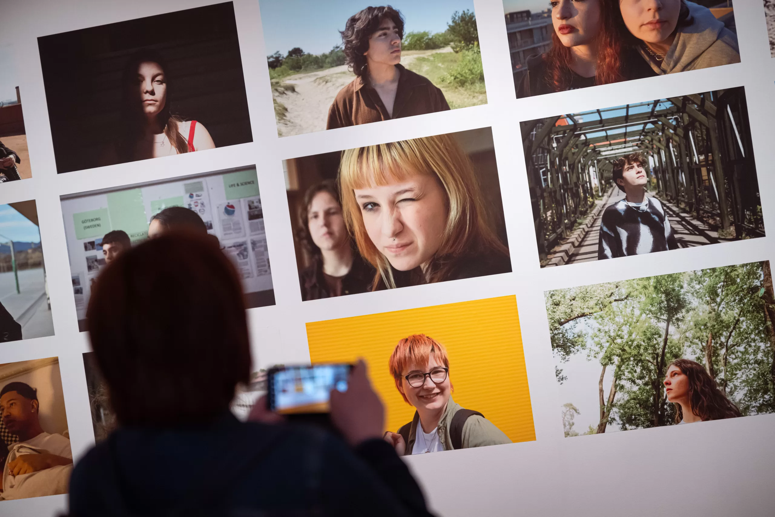 Kai mums visiems kažkada buvo septyniolika. Atidaryta tarptautinė paroda, kurios autoriai – 17-mečiai