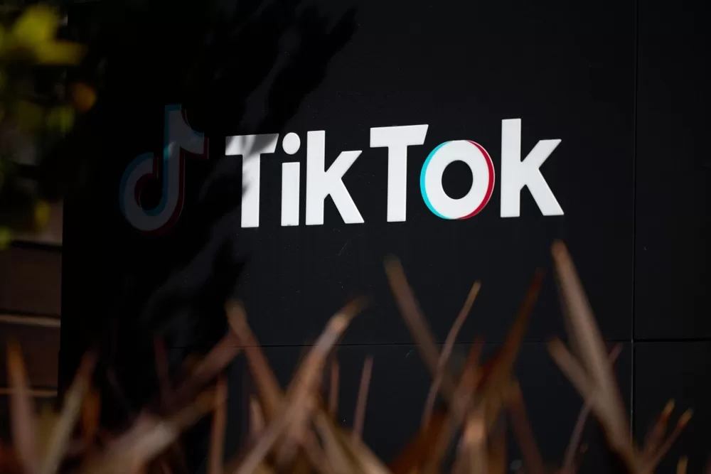 Už kelių dienų JAV gali nelikti „TikTok“: kokią grėsmę iš tiesų kelia šis socialinis tinklas?