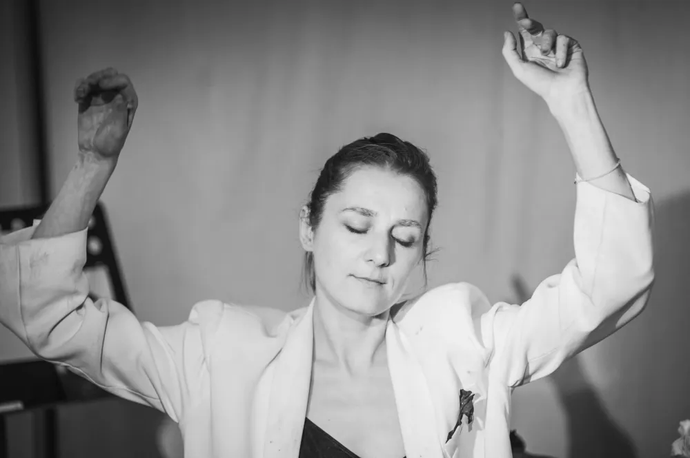 Savaitę bulves skutusi menininkė L. I. Stankaitytė: gyvenimo realybė yra absurdas ir žaidimas