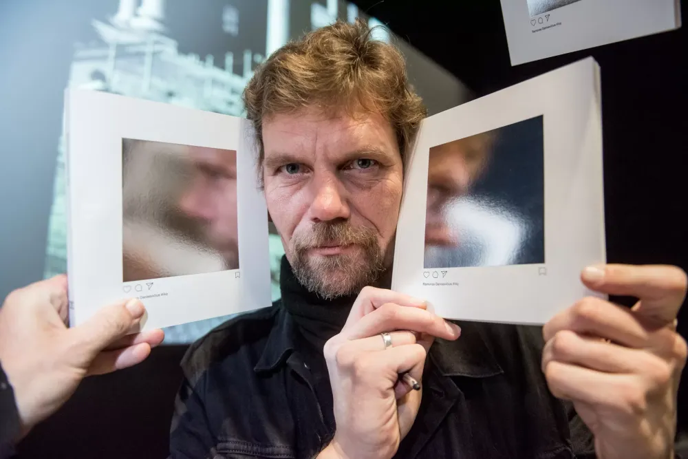 Išsikrovusi baterija fotografuojant E. Macroną ir eksperimentai su „pinhole“. Pokalbis su fotografu R. Danisevičiumi