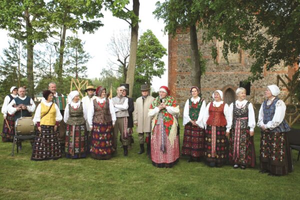 „Lan­ku­pa“ du de­šimt­me­čius puo­se­lė­ja mei­lę folk­lo­rui ir sa­vam kraš­tui