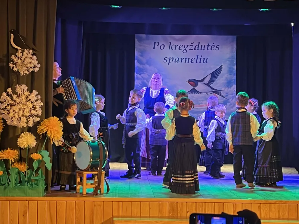 „Po kregždutės sparneliu“ – vaikystės šokio šventė, suvienijusi bendruomenes