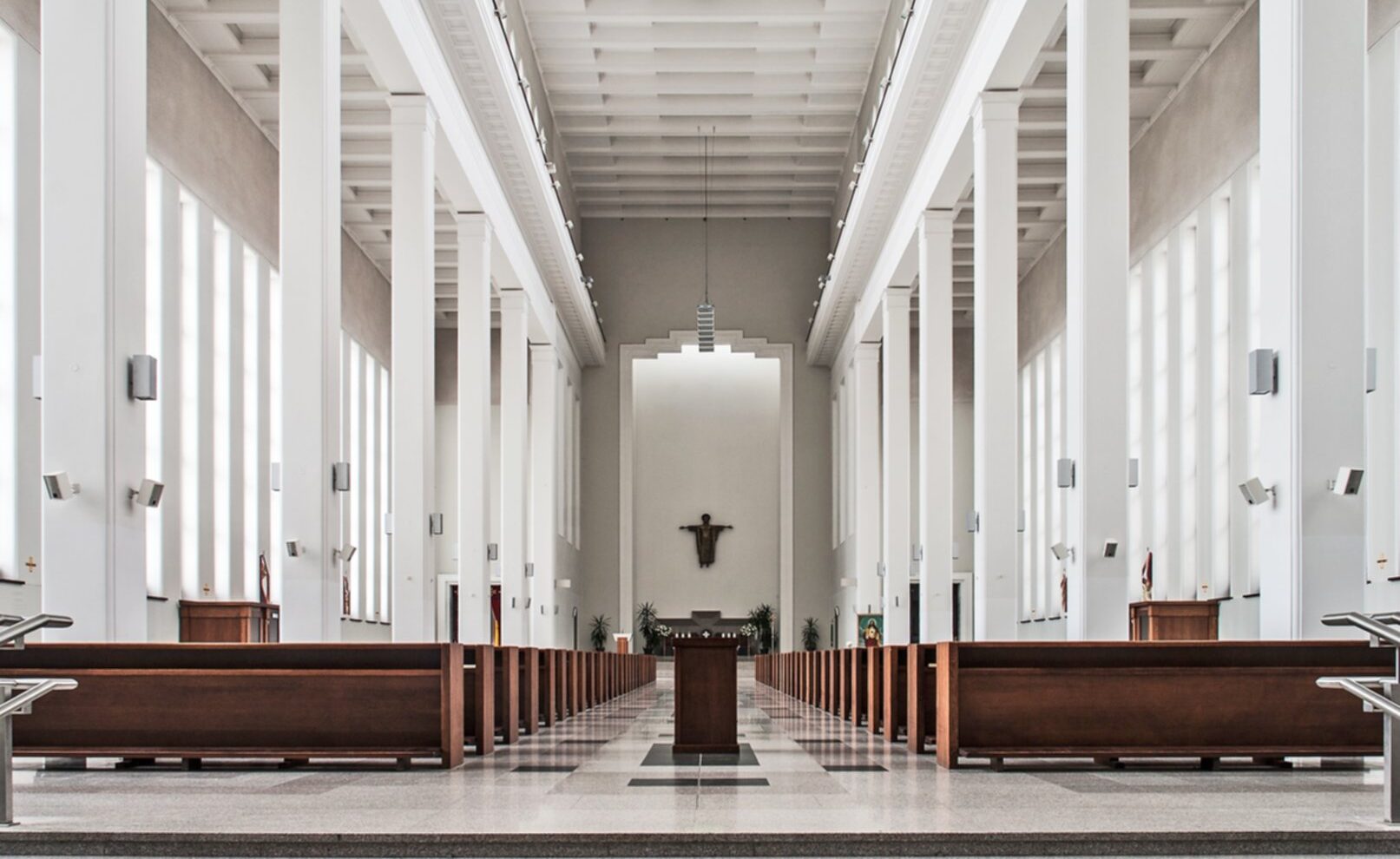 Krikščioniškų vertybių raiška dizaino sprendimuose