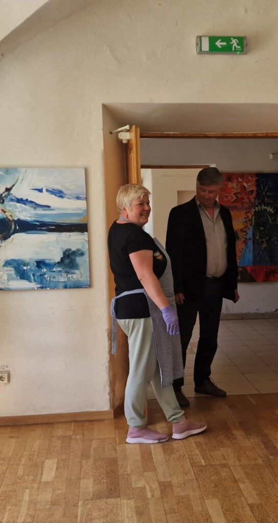 Pozuotojas laukdavo po liepa…