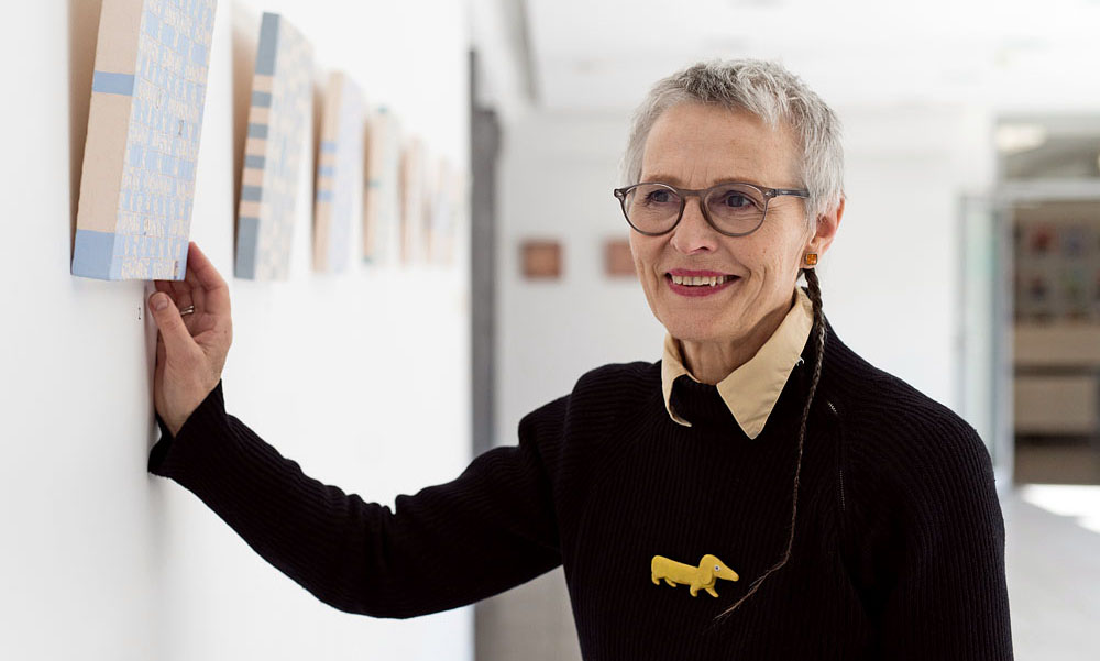 Mirę lietuvių kalbos žodžiai tapo meno kūriniais