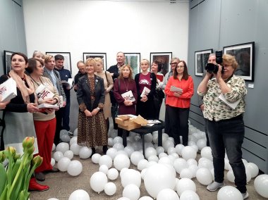 Alkano vyro haliucinacijos, gėlės ar tik maišelis