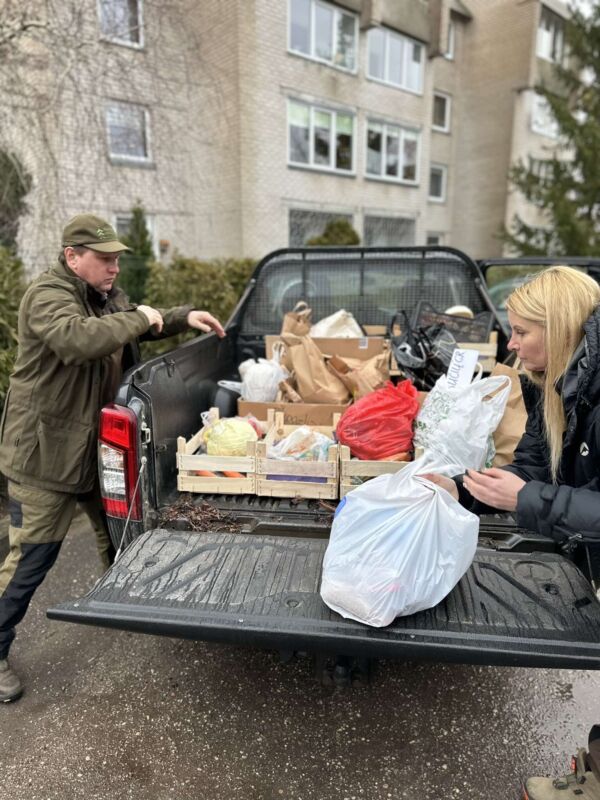 Akcija „Padėkime paukšteliams ir žvėreliams žiemą“