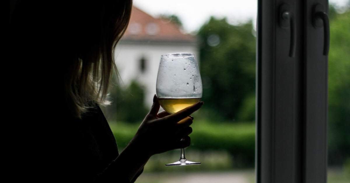 Alkoholis ir jaunimas: kada smalsumas virsta priklausomybe?