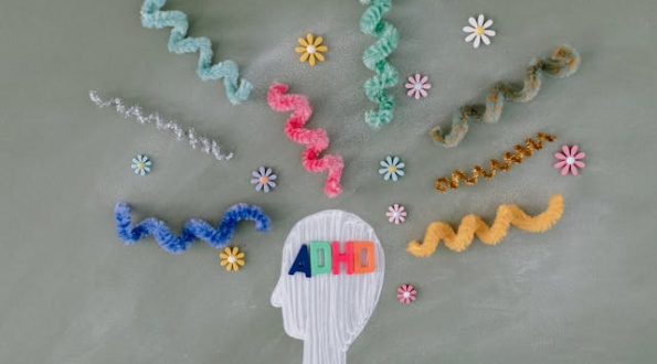 „Būti kartu“. Apie gyvenimą, kai ADHD diagnozė įrašyta ne tik tau, bet ir trims tavo vaikams