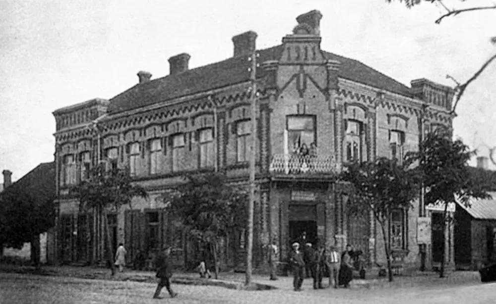 Savivaldybės administracijos pastatas nusiima laiko kaukes