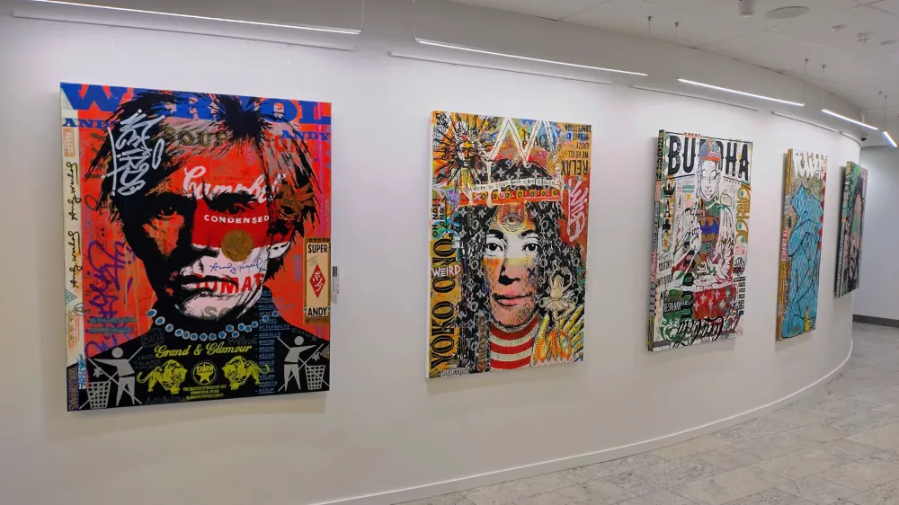 Spalvingos poparto nuosėdos Barklay‘s stiklainio dugne