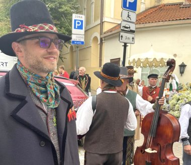 Armonika kunigui orumo tik dar pridėjo