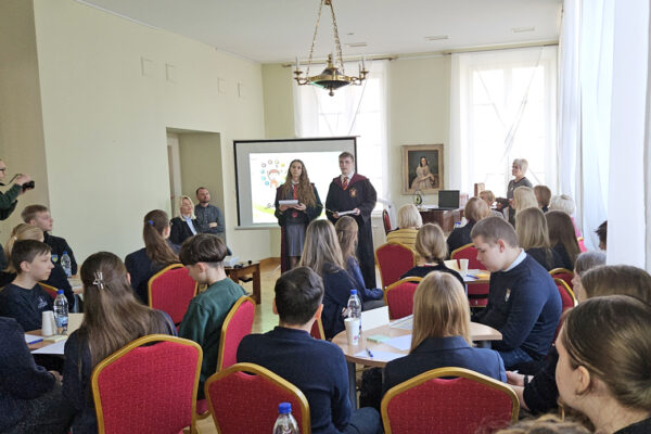 Ypatingoje erdvėje moksleiviai varžėsi tapti gamtos valdovais