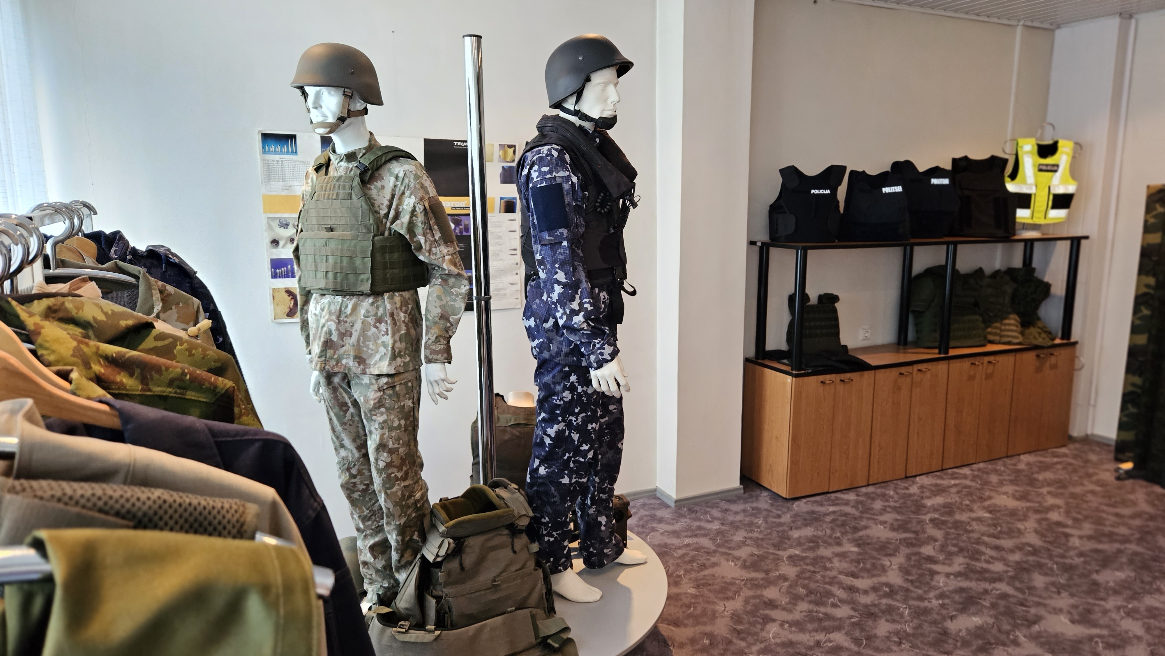 Išmanioji apranga karius paslepia nuo radarų, o alpinistams padeda nesušalti