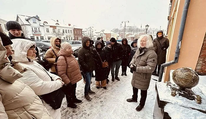 Vienas gidas: šimtai istorijų ir dvarų paslapčių, arba „Norėčiau pasivaikščioti su Žemaite po Džiuginėnų dvarą“