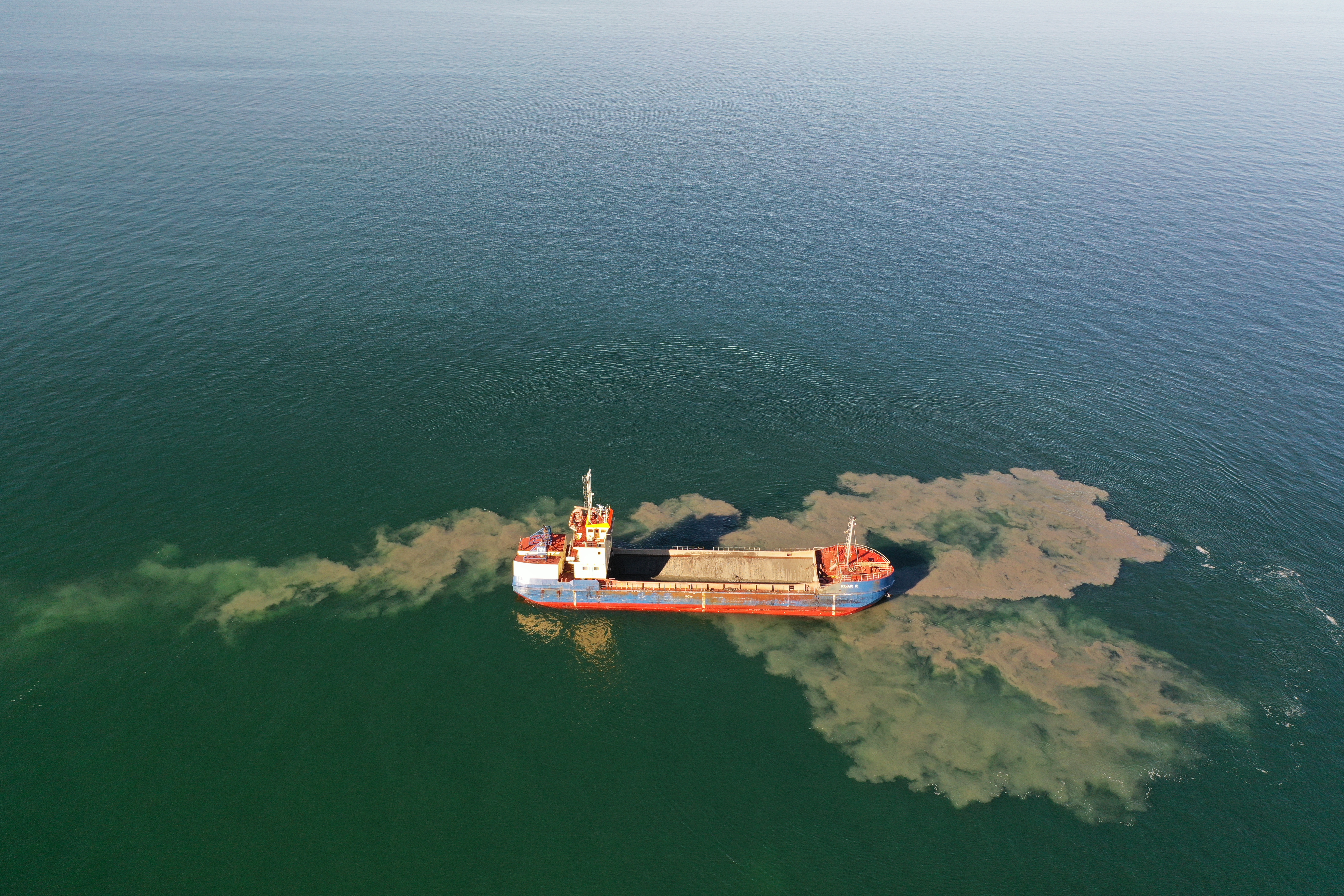 Po vandens paviršiumi – nuodinga paslaptis: Baltijos ir kitos jūros tampa teršalų kapinynu