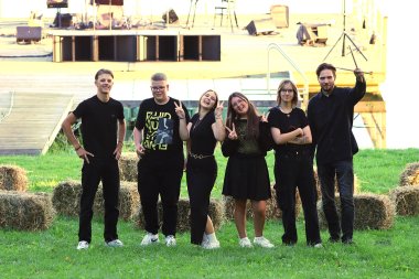 Savaitė sodyboje jaunuolius atpalaidavo ir suartino