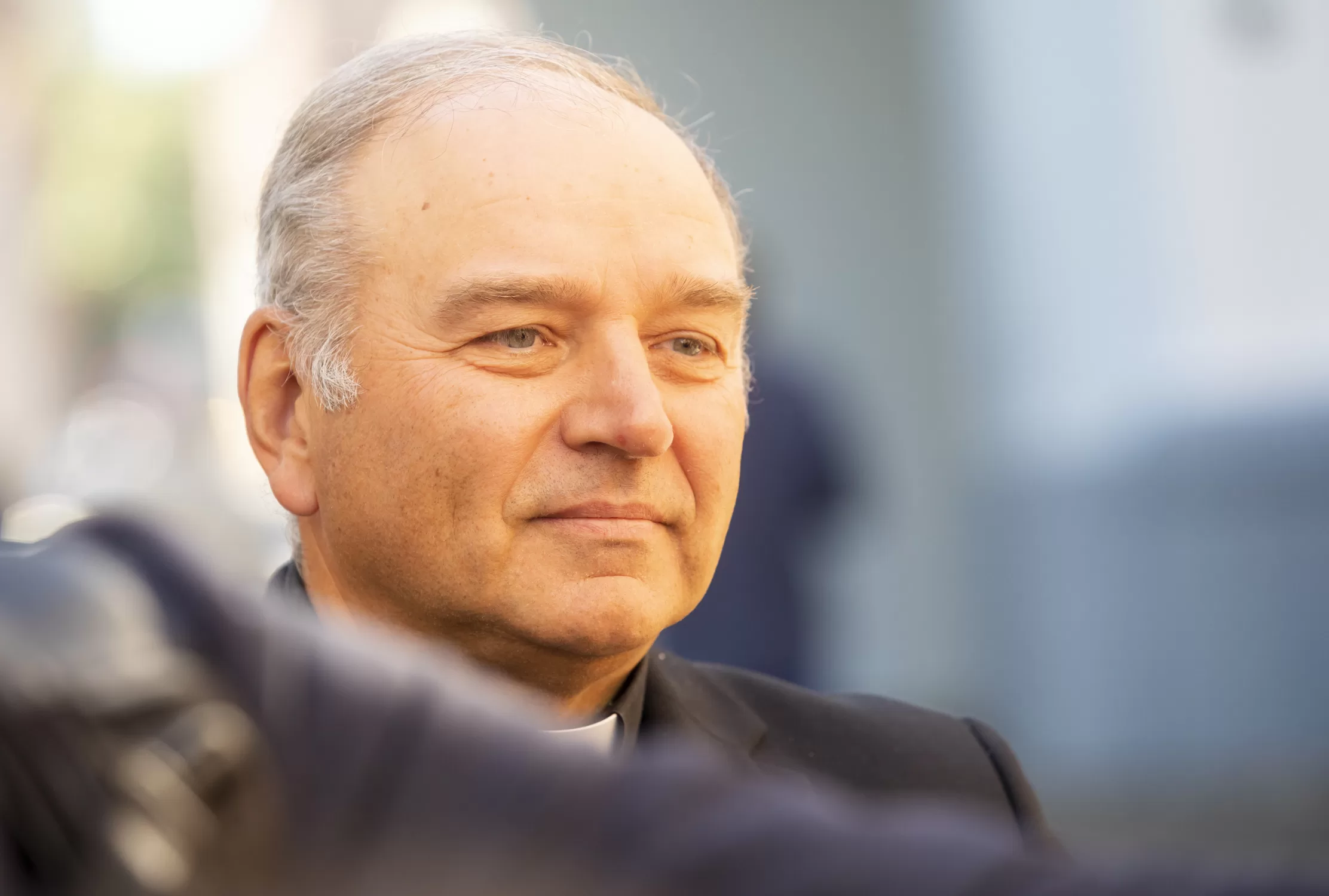 Kunigas K. Latoža: Aušros Vartų atlaiduose dalyvaujanti vieniša močiutė yra tokia pat svarbi kaip vyskupas