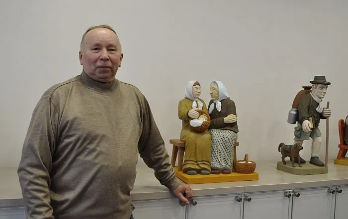 Įtaigi medžio kalba Stepono Kamino skulptūrose